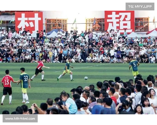 金华金超联赛球迷雨中助威,草根赛事氛围热烈 金华金超联赛球迷雨中助威,草根赛事氛围热烈